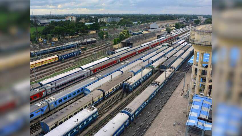 यात्रीगण ध्यान दें! त्योहारों में सबको मिलेगा कंफर्म टिकट, यूपी-महाराष्ट्र के इन रूट्स के लिए स्पेशल ट्रेनों का ऐलान