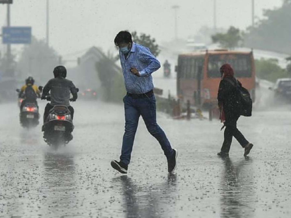 Weather Report: दिल्ली में आज बारिश, वीकेंड पर कैसा रहेगा मौसम, देखें IMD का ये अपडेट