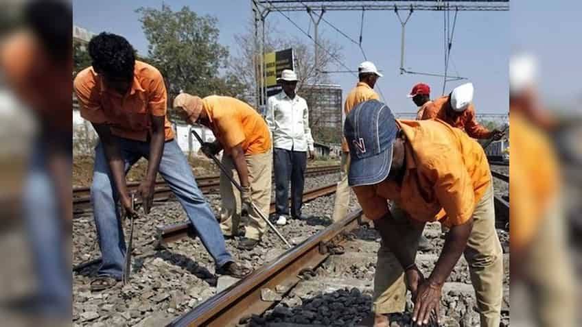 कॉन्ट्रैक्चुअल वर्कर्स की इन हरकतों पर रेलवे बोर्ड सख्त, नियुक्ति से पहले लगाने पड़ सकते हैं पुलिस थाने के चक्कर