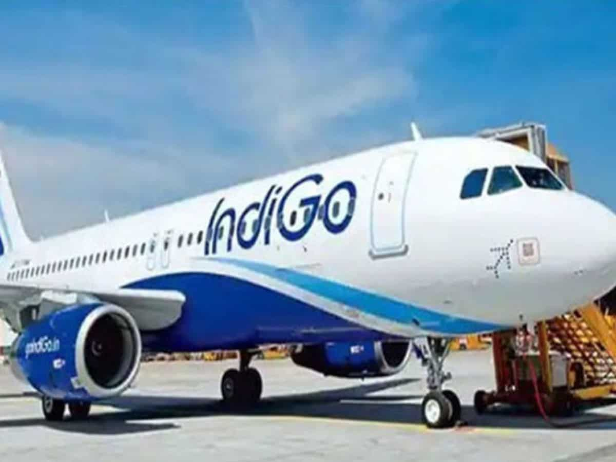 Delhi-Varanasi Indigo Flight: फ्लाइट में बंद AC का वीडियो वायरल होने के बाद एयरलाइंस ने मांगी माफी, जानें पूरा मामला