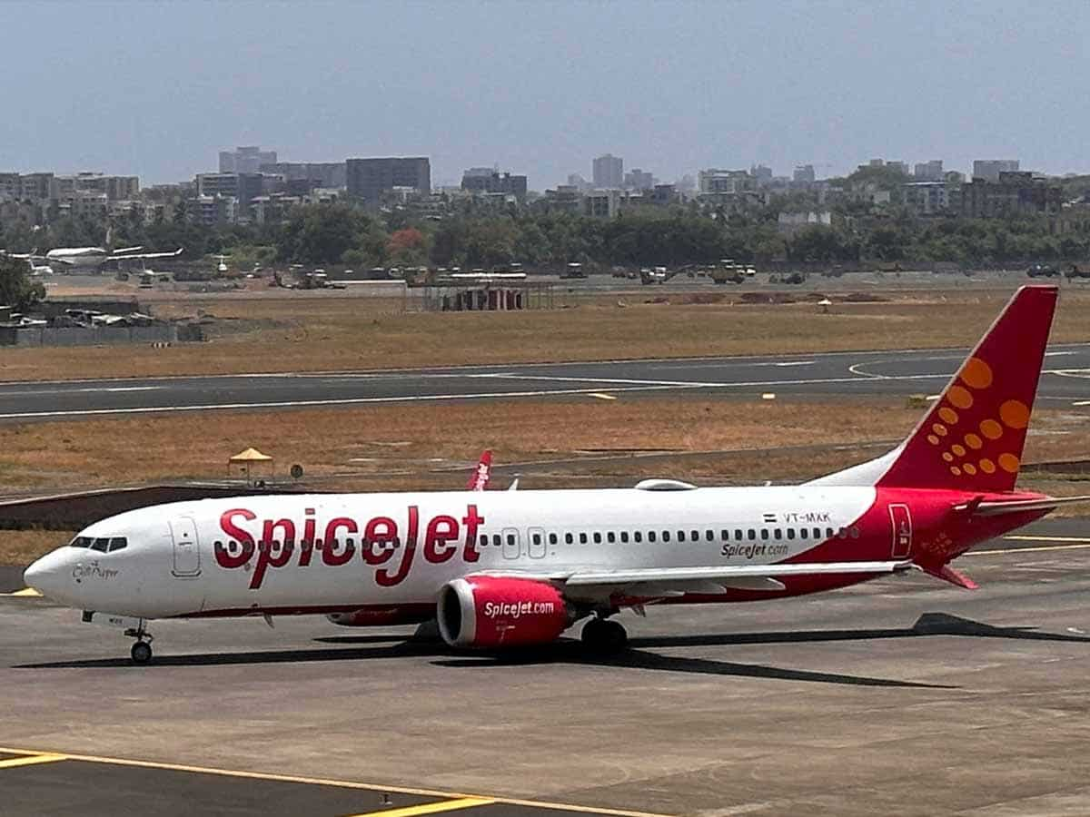 SpiceJet: फंड जुटाने के लिए स्पाइसजेट चेयरमैन का बड़ा फैसला, 10 प्रतिशत बेच सकते हैं हिस्सेदारी