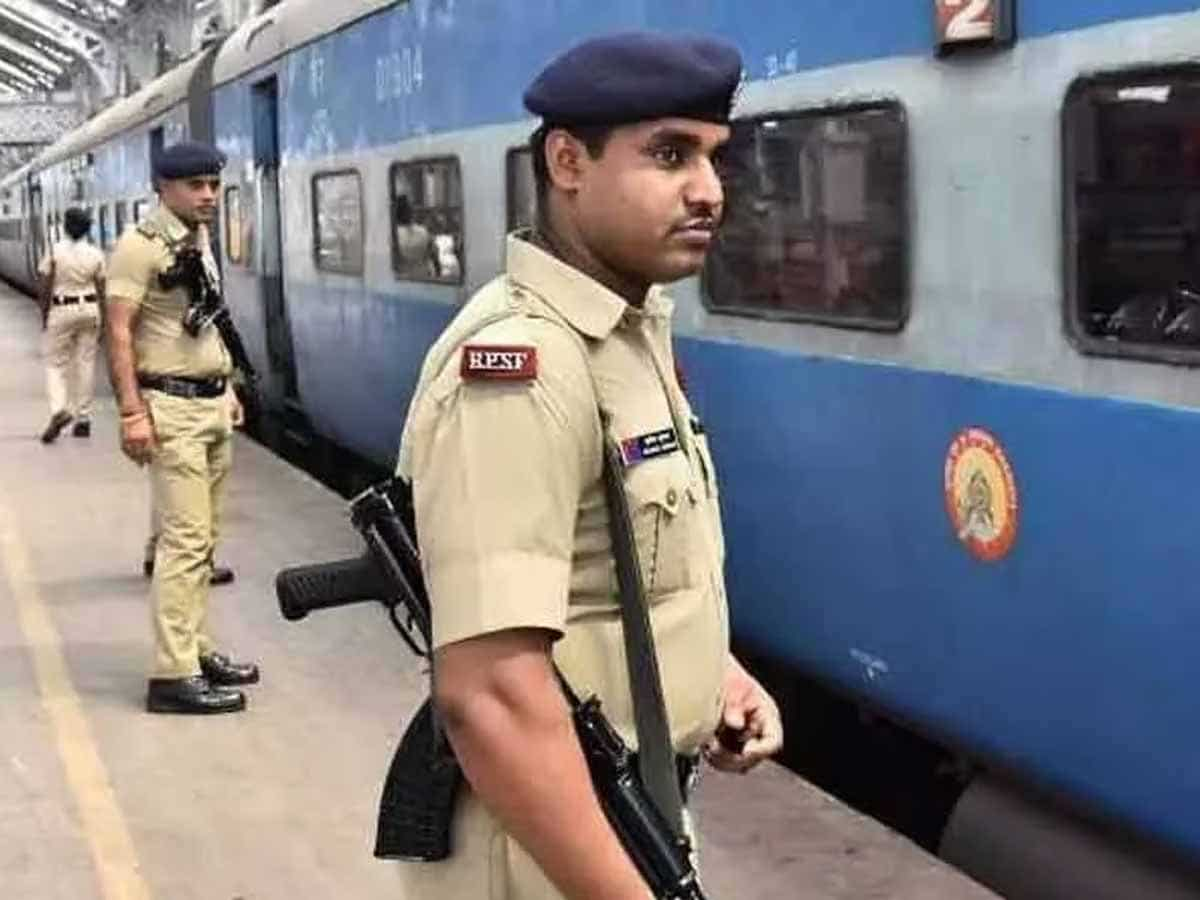 ट्रेन में होने वाली गांजा तस्करी पर कहर बनकर टूटेगी RPF, अवैध वेंडर्स के खिलाफ चलेगा अभियान