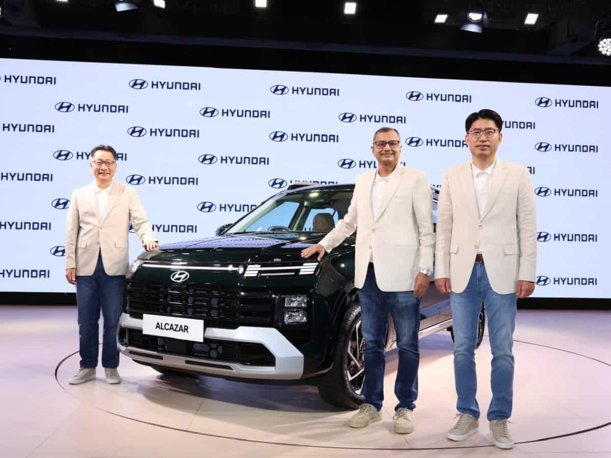Hyundai Alcazar फेसलिफ्ट से उठा पर्दा; कीमत- ₹15 लाख से शुरू, मिल रहे हैं धांसू फीचर्स