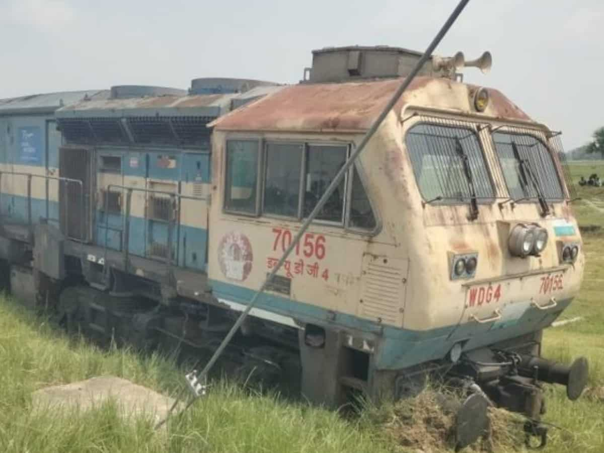 Train Accident: बिहार के गया में फिर हुआ ट्रेन हादसा, पटरी छोड़ खेतों में जा घुसी ट्रेन, नहीं हुआ कोई हताहत