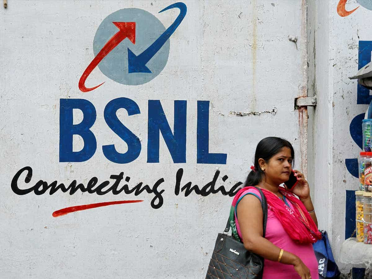 महंगे रिचार्ज का असर, जियो, एयरटेल, वोडाफोन के ग्राहक घटे, BSNL को हुआ सबसे ज्यादा फायदा