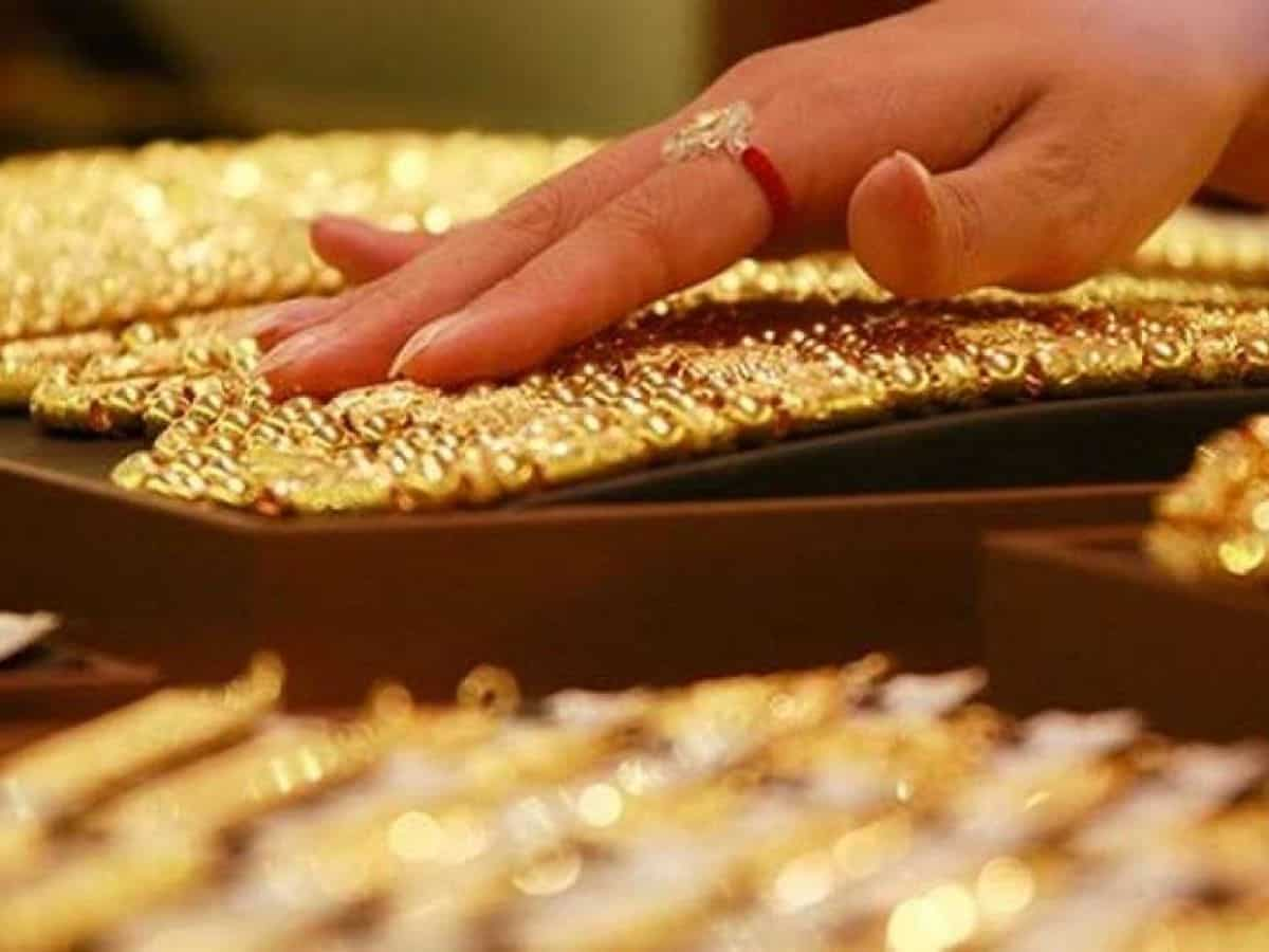 Gold Price Today: सोने के दामों में ताबड़तोड़ तेजी, चांदी 90,000 के पार; जानें बाजार का भाव