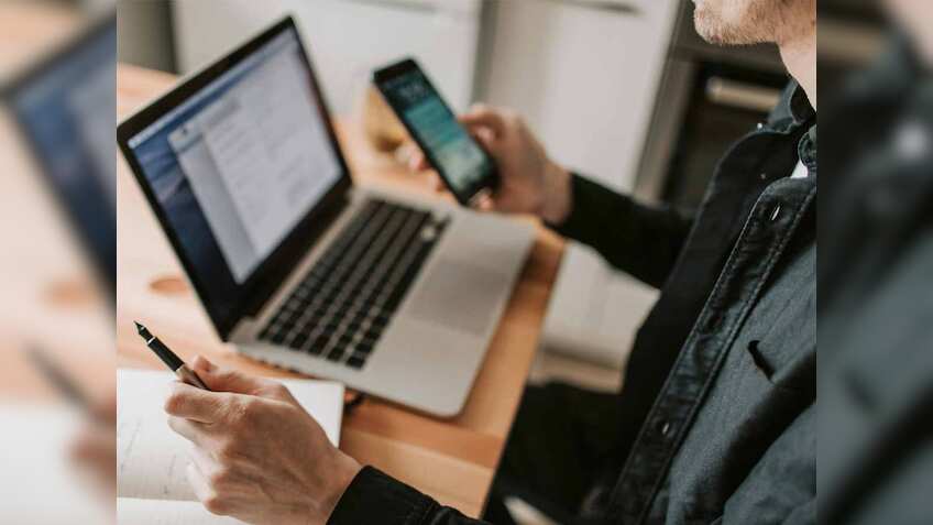 कमरे में लगाया था स्पाई कैमरा