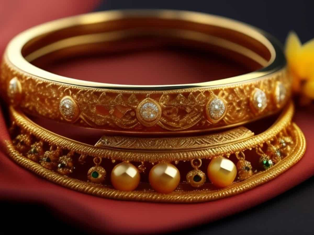 Gold Price Today: नवरात्रि पर गिर गए सोने के दाम, चांदी 600 रुपये चढ़ी; जान लें ताजा रेट