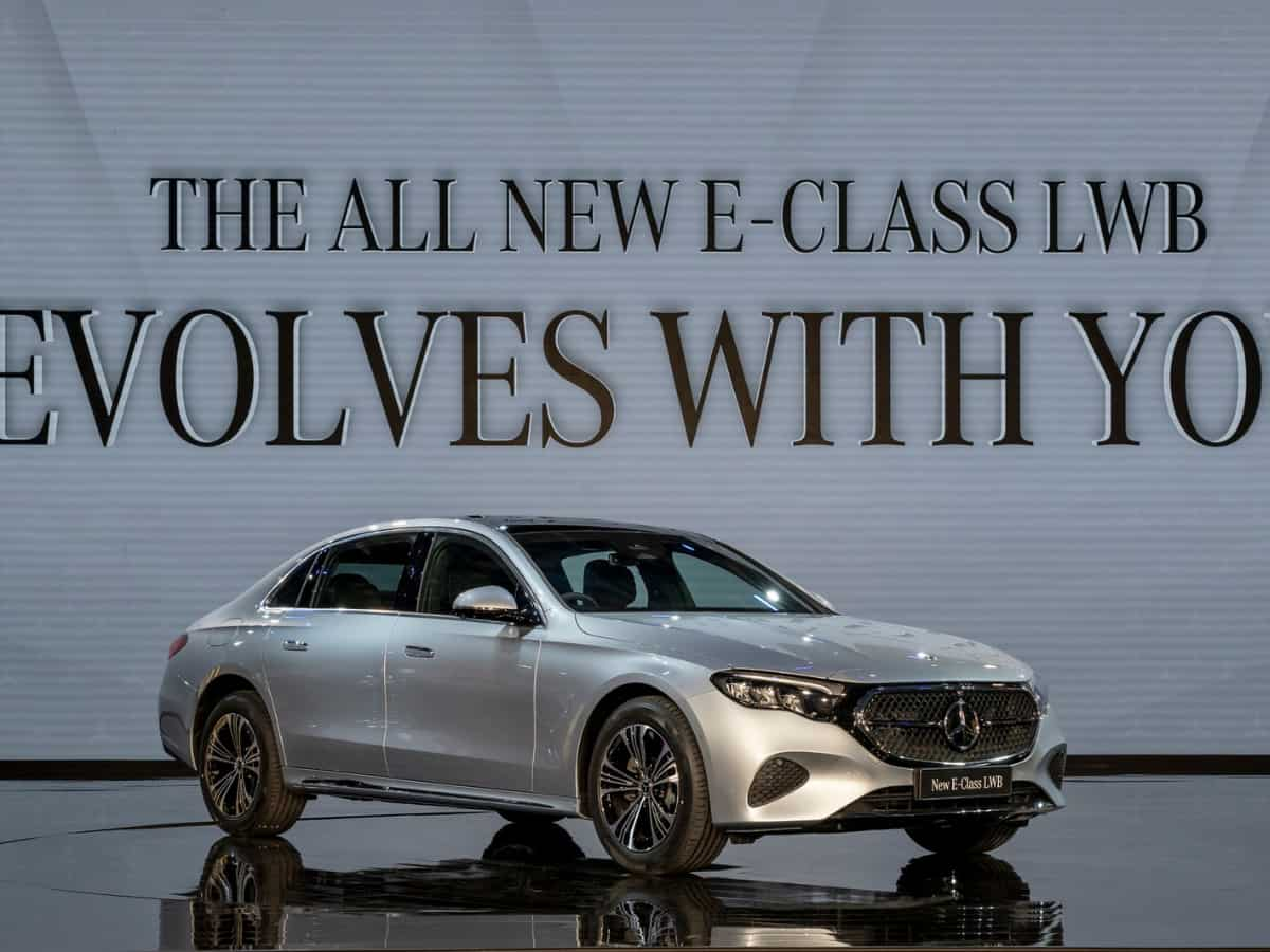 Mercedes E-Class LWB 2024 में सेल्फी कैमरा, 8 एयरबैग्स और बहुत कुछ; कीमत - ₹78.5 लाख से शुरू