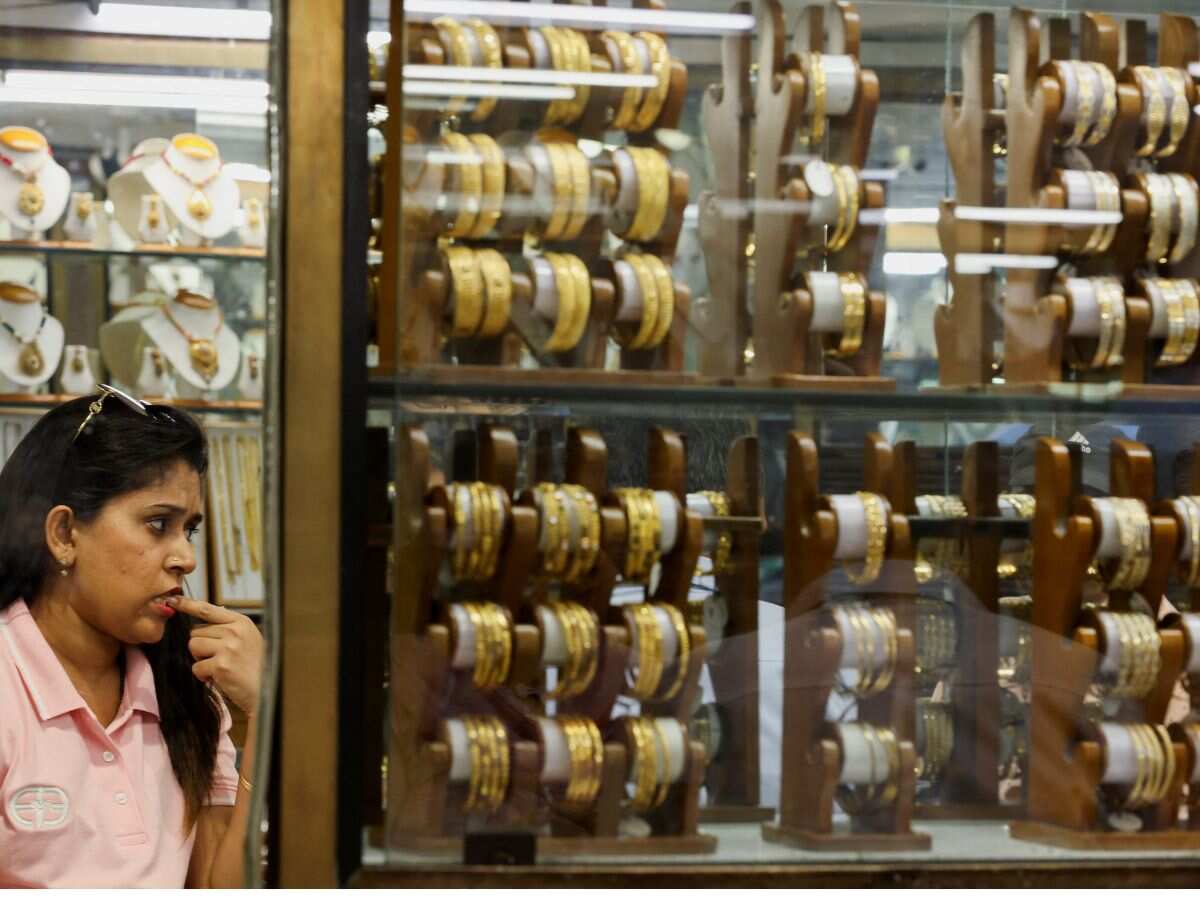 Gold Price Today: फेस्टिव सीजन में घट गई सोने की मांग? 3 दिन में ₹1100 सस्ता हुआ गोल्ड; MCX पर जानें ताजा भाव