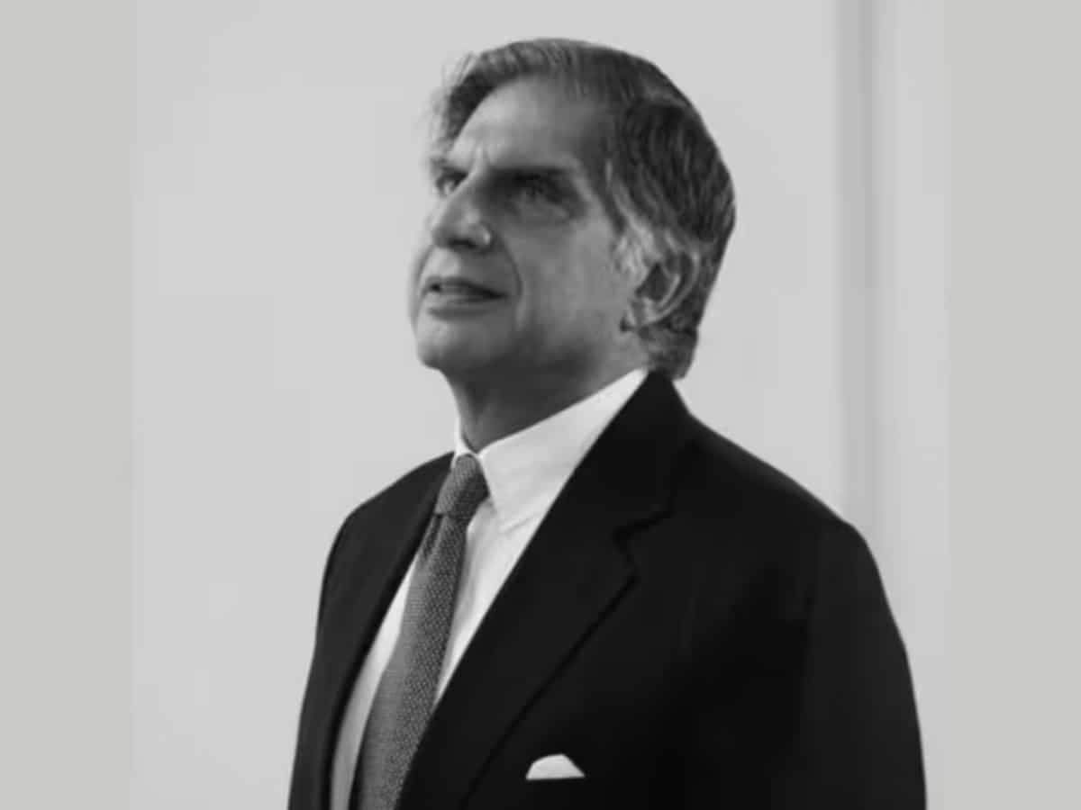 Ratan Tata: सहायक के रूप में ग्रुप से जुड़े 