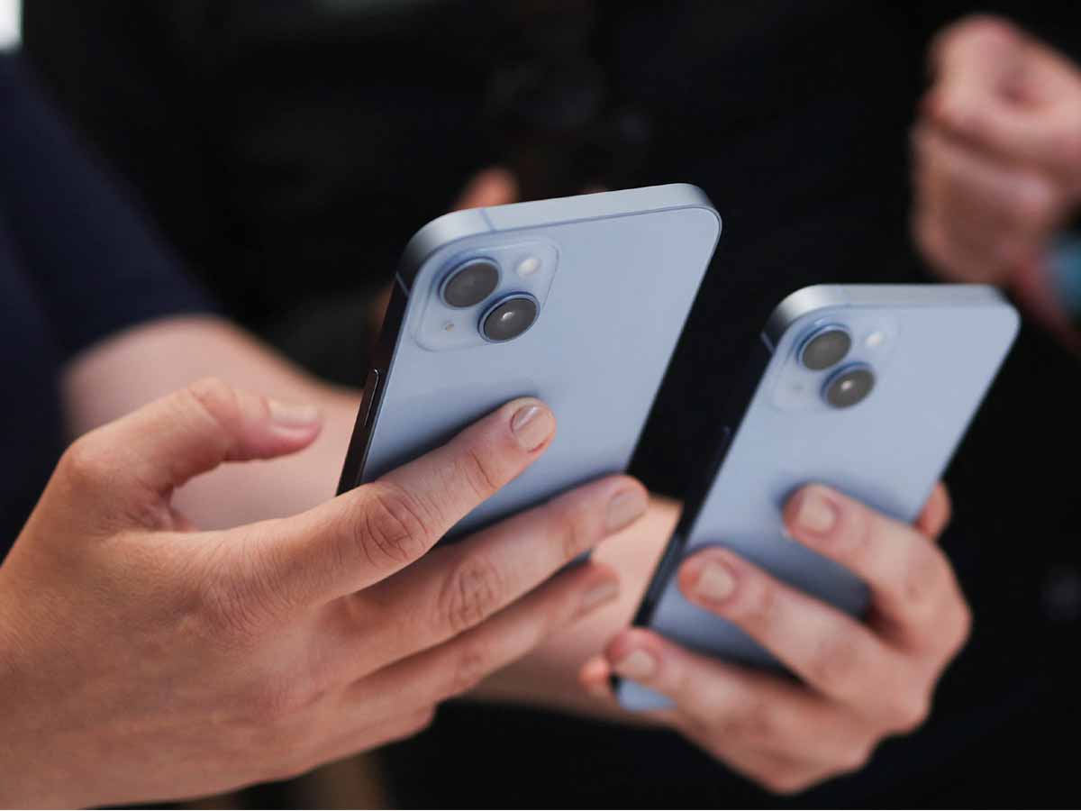 फेस्टिव सीजन में जमकर हो रही है स्मार्टफोन की बिक्री, Samsung Galaxy S23, iPhone 15 सबसे आगे