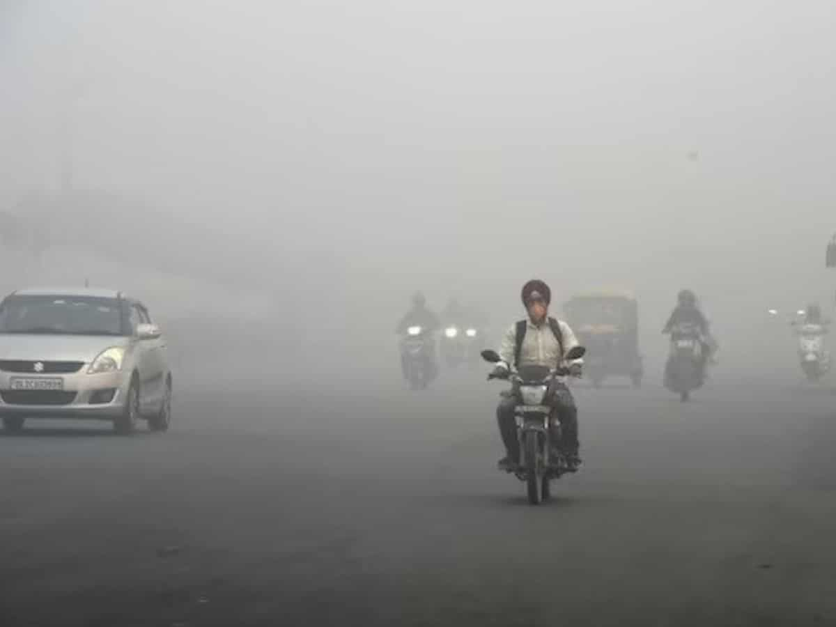 Delhi-NCR में तेजी से बढ़ रहा प्रदूषण, खतरे के निशान के पार पहुंचा AQI...GRAP लागू