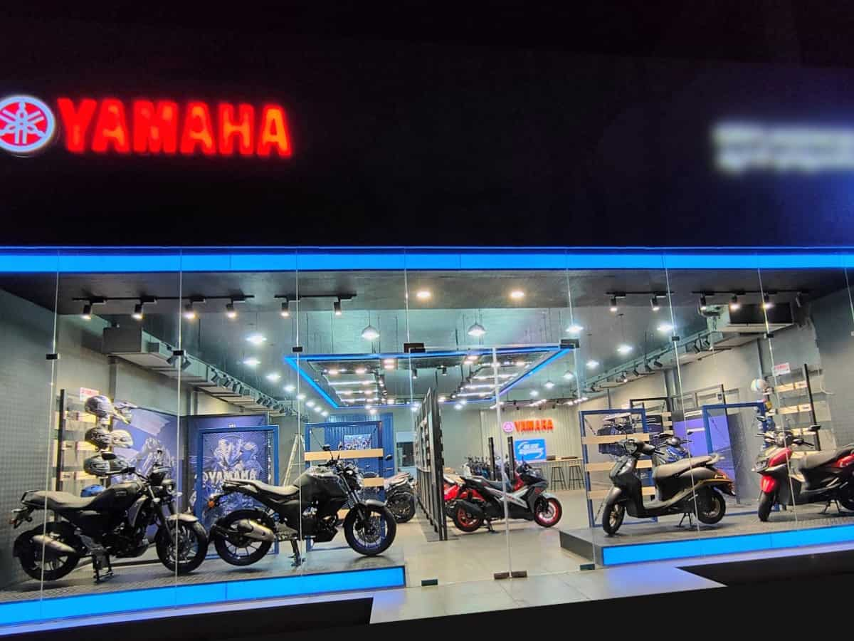 Yamaha ने खोले 400 Blue Square शोरूम; इन शहरों में बिजनेस बढ़ाने पर फोकस, प्रीमियम बाइक और स्कूटर की होगी बिक्री