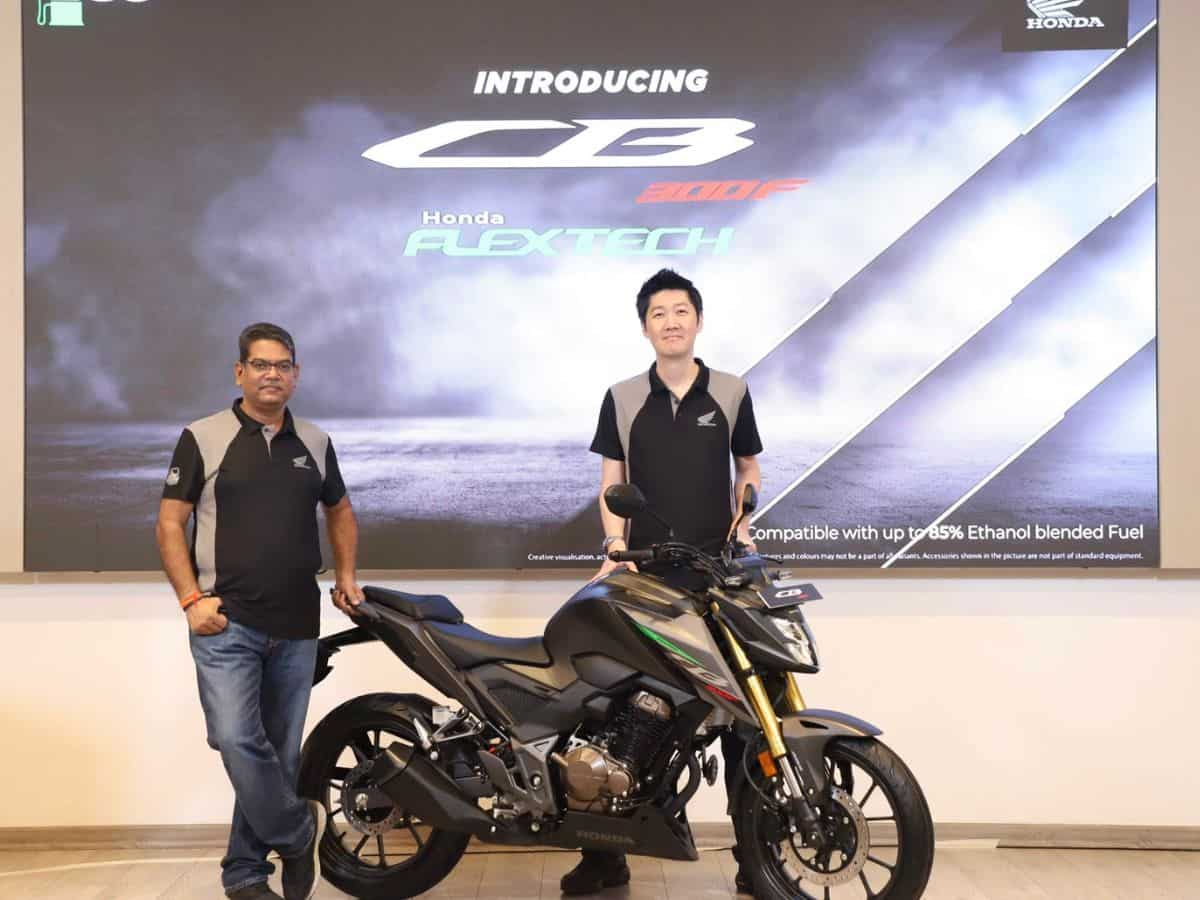 Honda मोटरसाइकिल ने लॉन्च की भारत की पहली 300cc Flex-Fuel बाइक, जानिए कीमत और फीचर्स