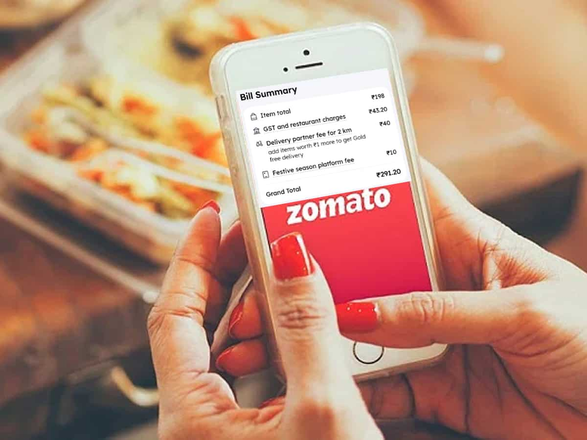 Zomato ने फिर बढ़ाई Platform Fee, हुई ₹3 की बढ़ोतरी, जानिए अब आपको चुकाने होंगे कितने पैसे