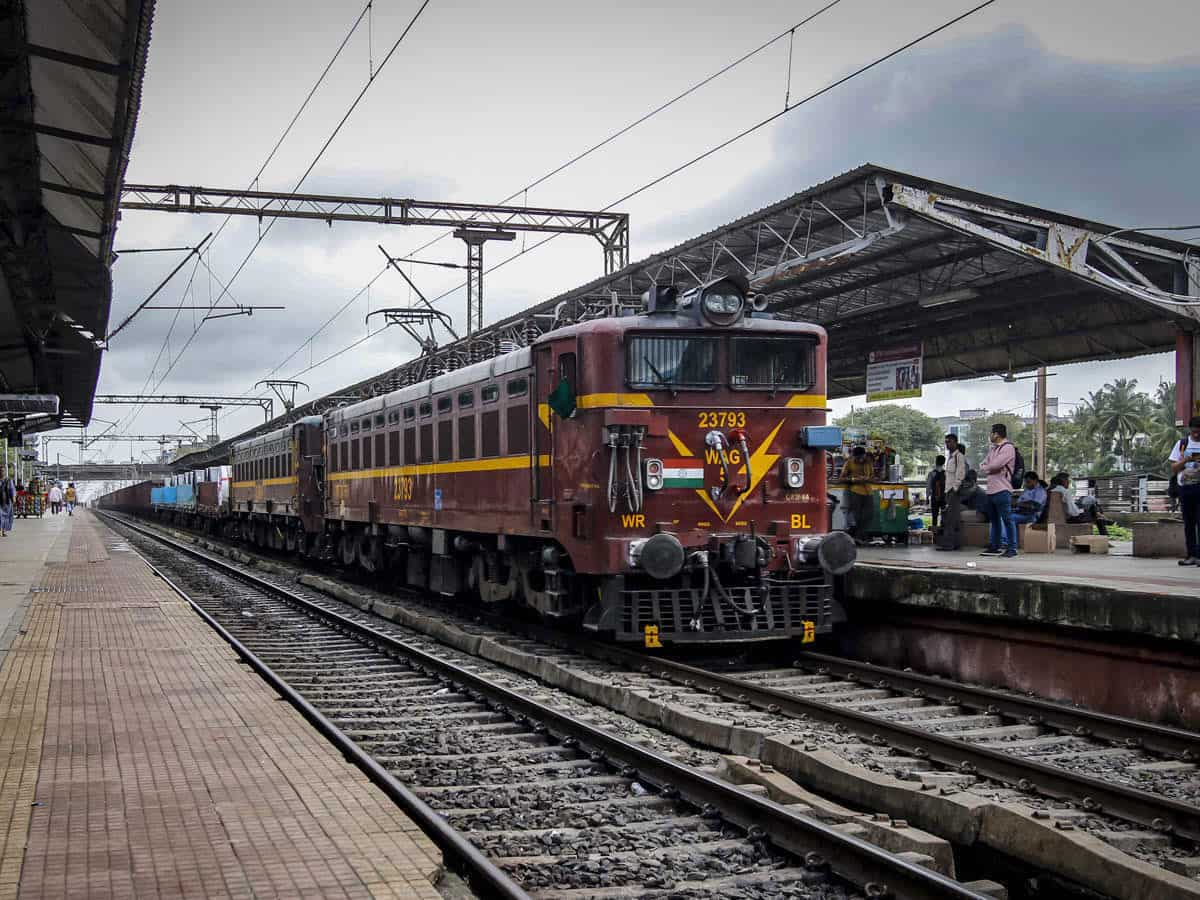 छठ-दीवाली पर घर जाने वाले यात्रियों के लिए रेलवे की खास तैयारी,प्लेटफॉर्म पर होंगे ये इंतजाम,चलेगी 195 स्पेशल ट्रेन