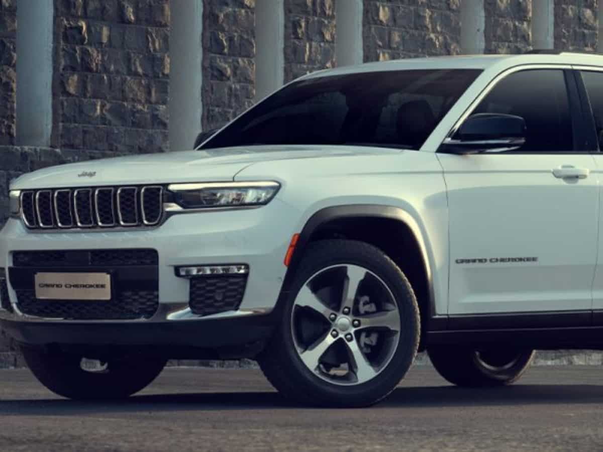 Jeep की बेहतरीन ऑफ रोडिंग कार पर भारी डिस्काउंट; दिवाली पर सस्ते में कार खरीदने का मौका, फटाफट करें बुक