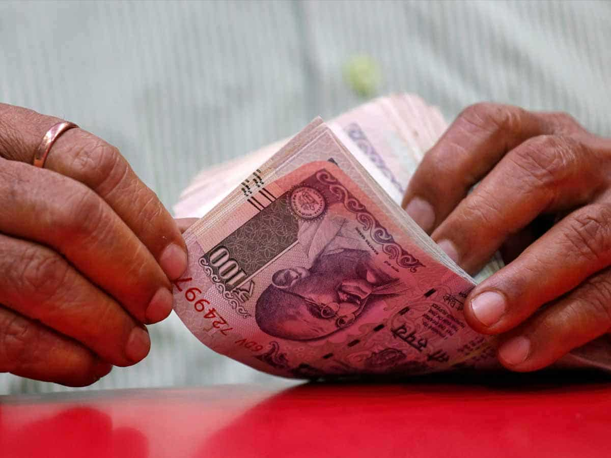 Rupee Vs Dollar:अमेरिकी डॉलर के मुकाबले रुपया स्थिर, एक पैसा बढ़कर ₹84.07 पर बंद 