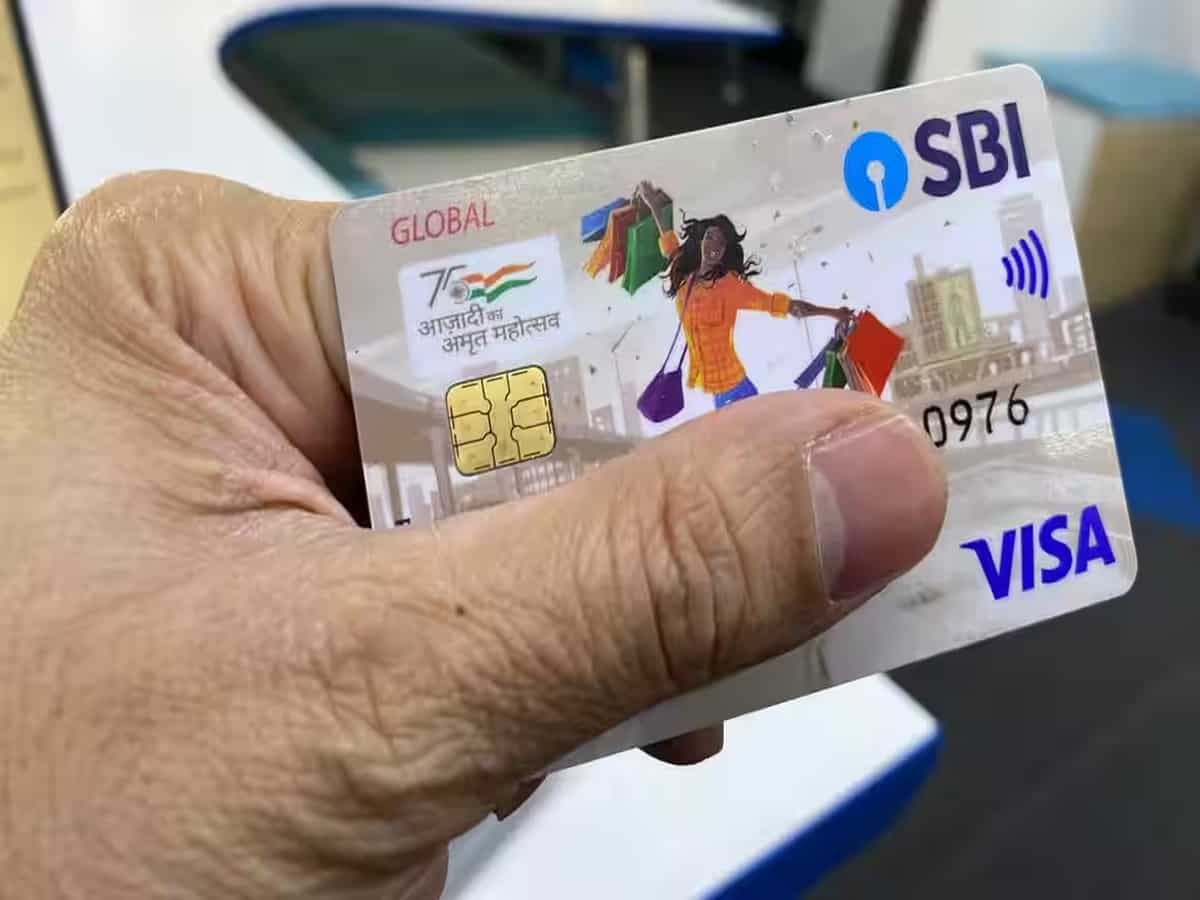 SBI ATM Card पर लगते हैं कई तरह के चार्ज, Free का समझकर लोग नहीं देते ध्यान, अकाउंट से कटते रहते हैं पैसे!