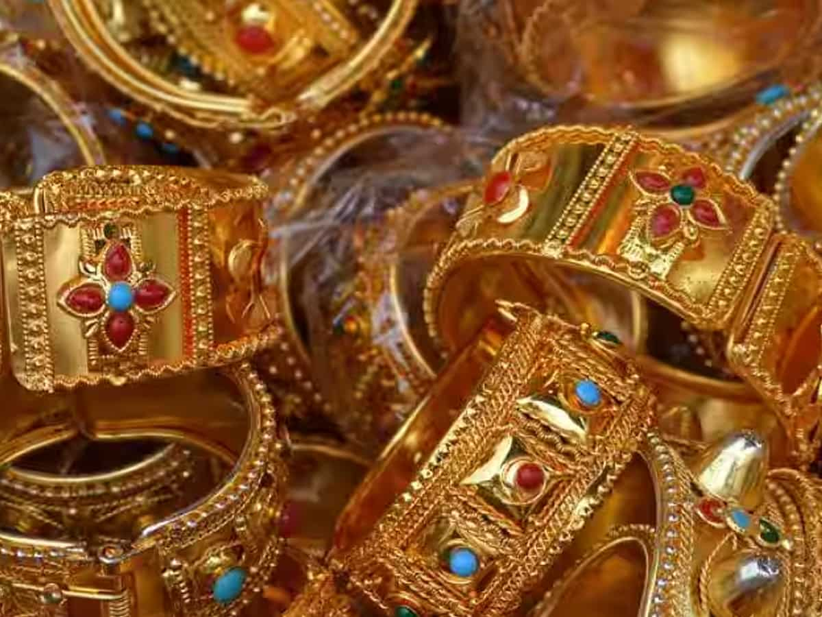 Gold-Silver price: एक झटके में सोना हुआ ₹1300 सस्ता, चांदी में भी 4600 रुपये की भारी गिरावट