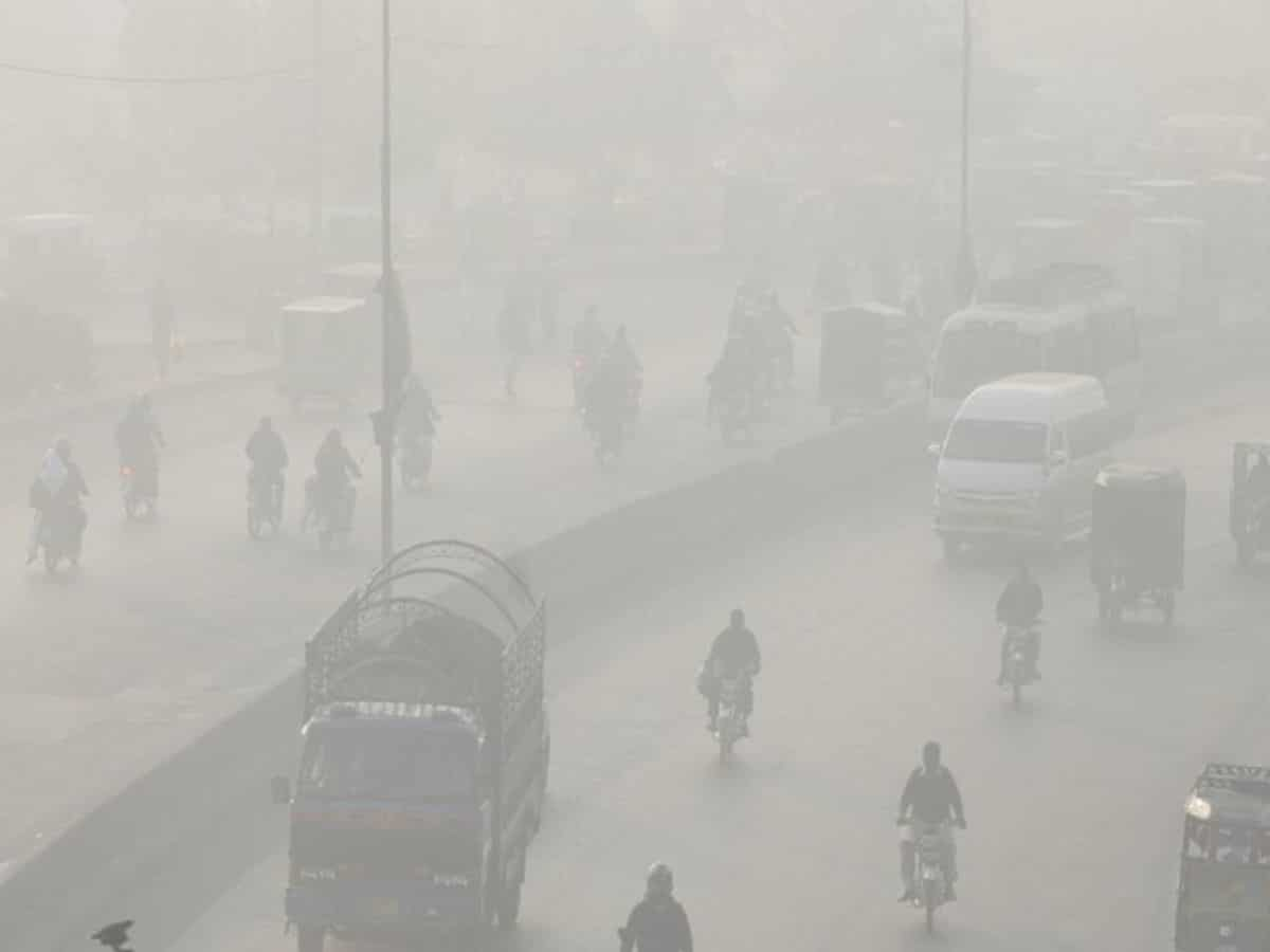 Air Pollution: दिल्‍ली के तमाम इलाकों में AQI 400 पार, पाकिस्‍तान में 1900…जानिए ये कितना खतरनाक हो सकता है…