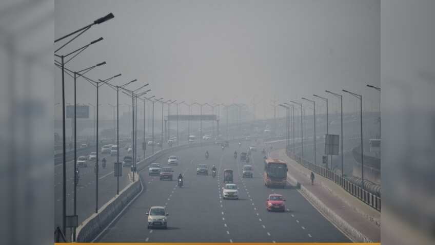 Pollution in Delhi: दम घोंट रही है दिल्‍ली की जहरीली हवा, आज भी 8 जगहों पर AQI 400 के पार 