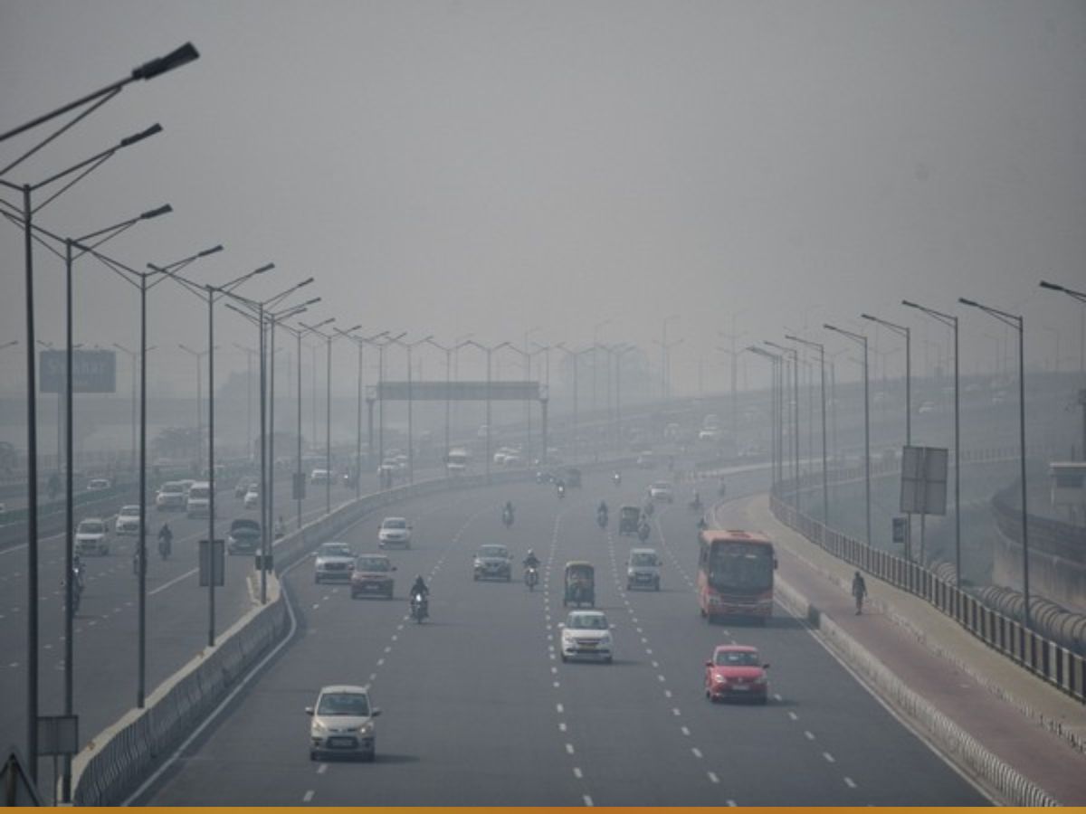 Pollution in Delhi: दम घोंट रही है दिल्ली की जहरीली हवा, आज भी 8 जगहों पर AQI 400 के पार