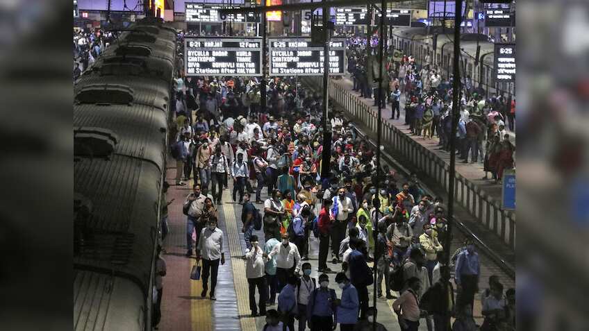 भारतीय रेलवे का नया रिकॉर्ड! ऑस्ट्रेलिया, दुबई, स्विट्जरलैंड से ज्यादा पैसेंजर्स ने सिर्फ 1 दिन में किया सफर