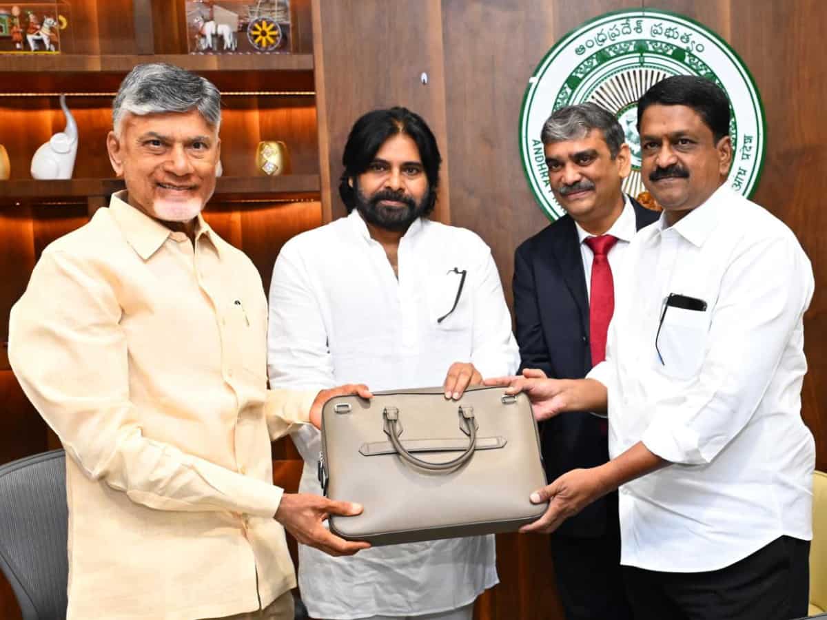 AP Budget 2024: आंध्र प्रदेश सरकार ने पेश किया ₹2.94 लाख करोड़ का बजट, शिक्षा, हेल्थ, कृषि के लिए किए बड़े ऐलान
