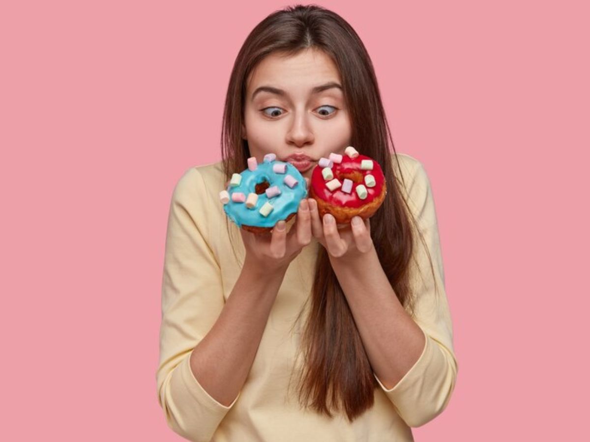 आपको भी होती है बार-बार मीठा खाने की क्रेविंग? जान लीजिए क्या है वजह और कैसे करें इस आदत को कंट्रोल | Zee Business Hindi