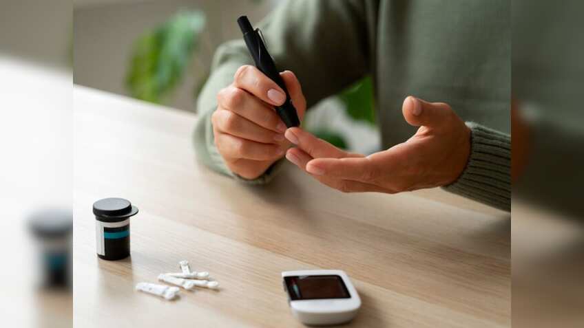 World Diabetes Day 2024: डायबिटिक रेटिनोपैथी से लेकर ब्रेन स्‍ट्रोक तक, इन बीमारियों का रिस्‍क बढ़ाती है डायबिटीज
