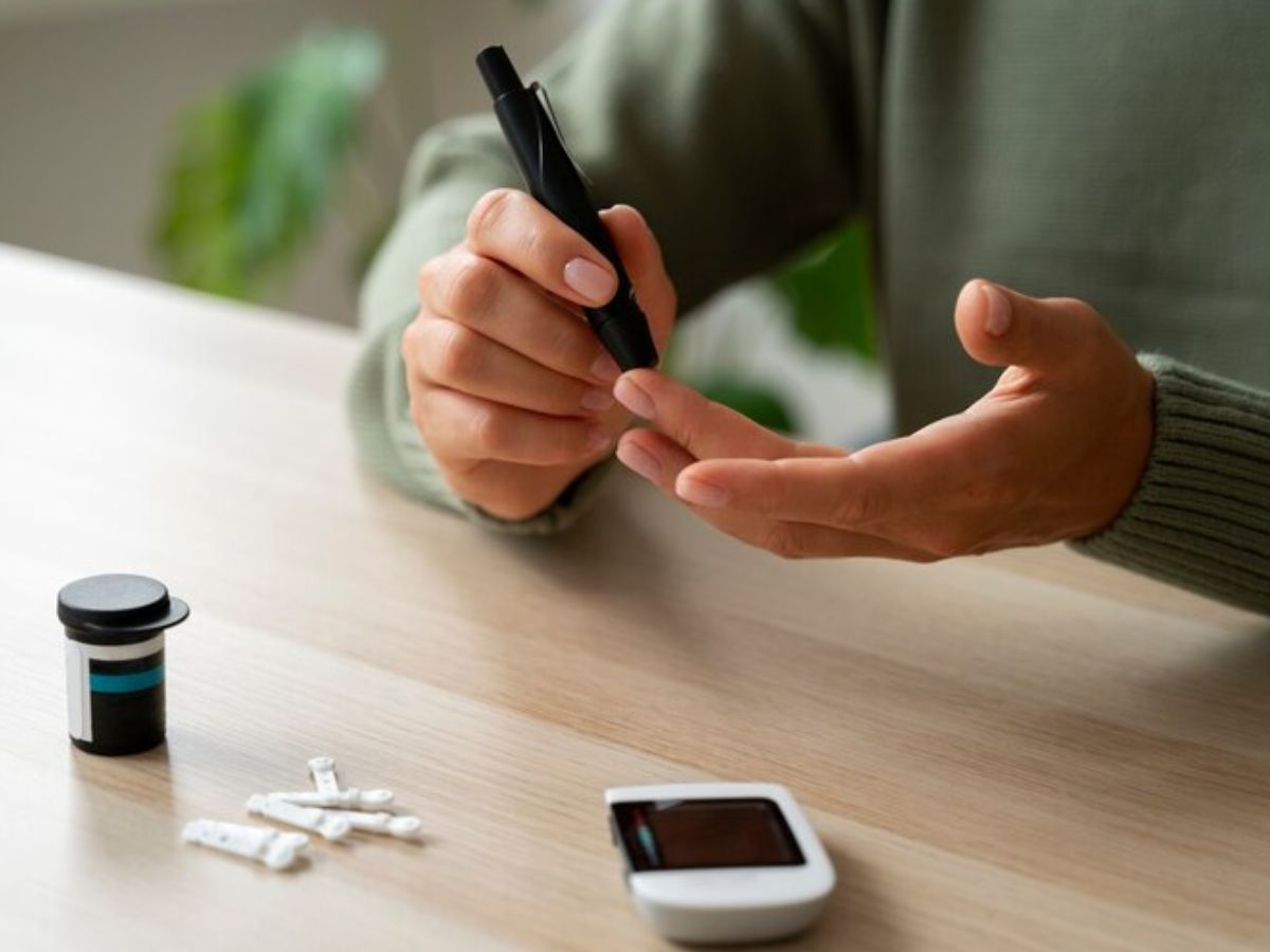World Diabetes Day 2024: डायबिटिक रेटिनोपैथी से लेकर ब्रेन स्ट्रोक तक, इन बीमारियों का रिस्क बढ़ाती है डायबिटीज