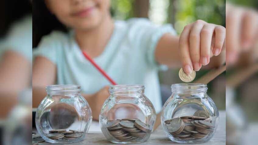 Child Mutual Funds: बच्चे के बेहतर भविष्य के लिए MF के चाइल्‍ड प्‍लान में करें निवेश, जानें इन स्कीम में क्या है खास