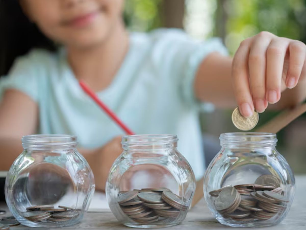 Child Mutual Funds: बच्चे के बेहतर भविष्य के लिए MF के चाइल्ड प्लान में करें निवेश, जानें इन स्कीम में क्या है खास