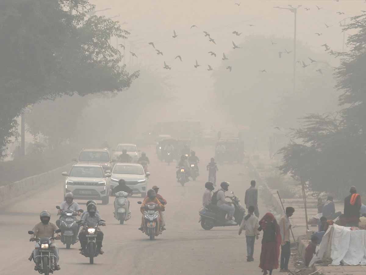 दिल्ली में बढ़ते प्रदूषण के कारण GRAP-4 लागू, 10वीं-12वीं छोड़कर सभी स्कूल बंद, जानिए क्या होंगे प्रतिबंध