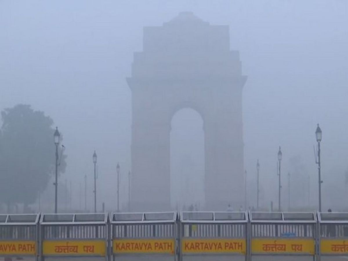 Pollution in Delhi: दिल्ली में पहली बार Severe+ श्रेणी में पहुंचा वायु प्रदूषण, आज से GRAP-4 लागू