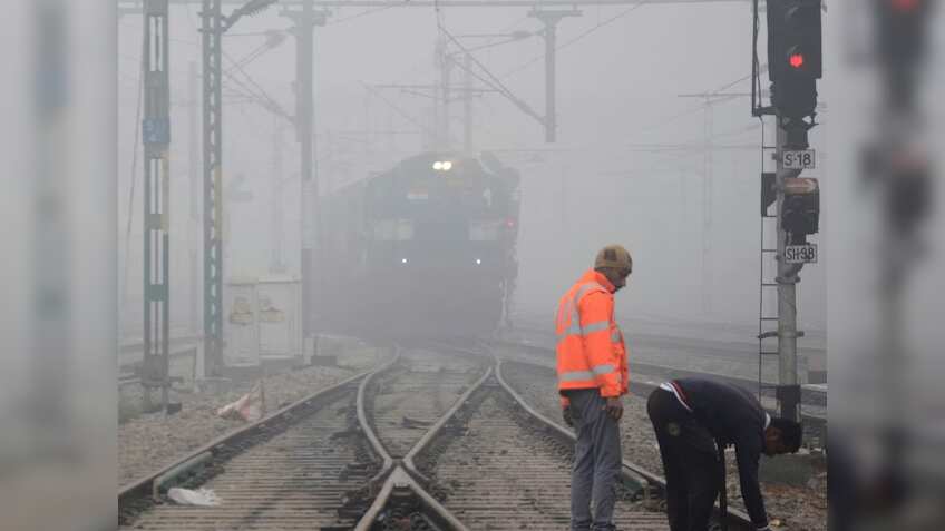 कोहरे ने रोकी ट्रेनों की रफ्तार, दिल्ली आने वाली 28 ट्रेनें हुईं लेट, कई ट्रेनों को किया गया रीशेड्यूल; देखें लिस्ट
