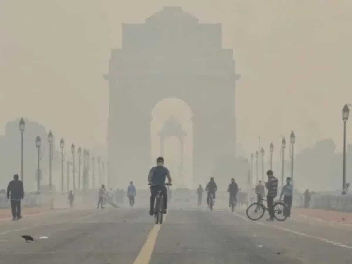 Delhi Pollution: प्रदूषण पर लगाम लगाने के लिए दिल्ली सरकार का बड़ा फैसला! वर्क फ्रॉम होम पर जाएंगे 50% कर्मचारी