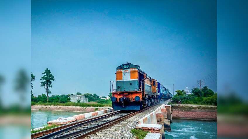 यात्रीगण ध्यान दें! एक जनवरी से 48 स्पेशल ट्रेनें हो रही हैं रेगुलर, किराए में हो सकती है कटौती, देखें पूरी लिस्ट