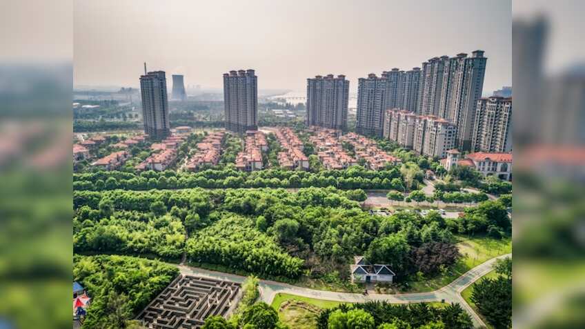 टूटते बाजार में दौड़ा मल्टीबैगर रियल्टी स्टॉक, शेयर 52-Wk High पर; ये है वजह