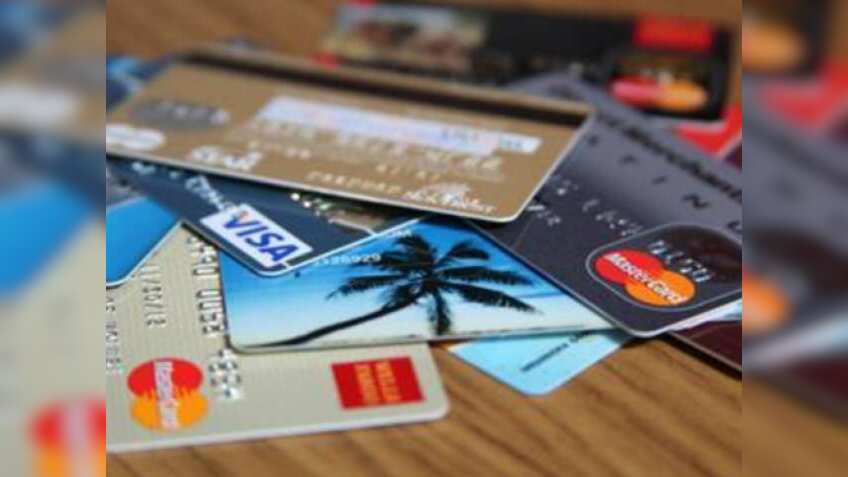 फेस्टिवल में लोगों ने की जमकर शॉपिंग; अक्टूबर में 2 लाख करोड़ के पार पहुंचा क्रेडिट कार्ड का खर्च