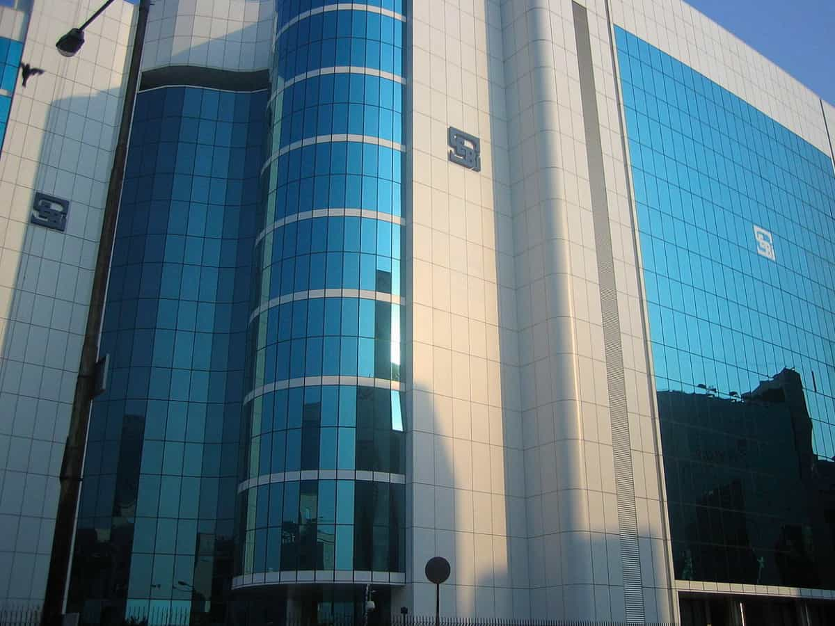 SEBI में नियुक्ति विवाद: बाहरी उम्मीदवार को एक्जिक्यूटिव डायरेक्टर बनाने पर फिर उठे सवाल, क्या होगा अगला कदम?