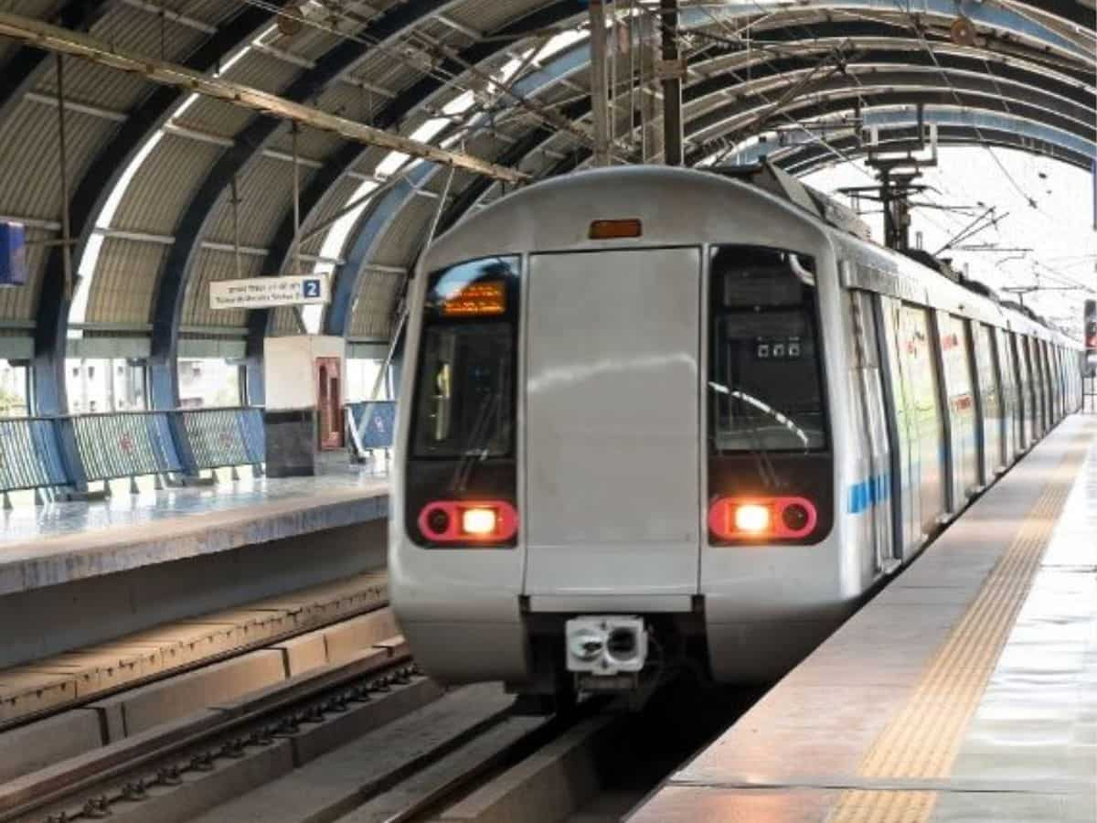 Delhi Metro: Blue Line पर मेट्रो की थमी रफ्तार, DMRC ने बताई ये वजह…सफर करने से पहले ध्‍यान से पढ़ लें ये खबर