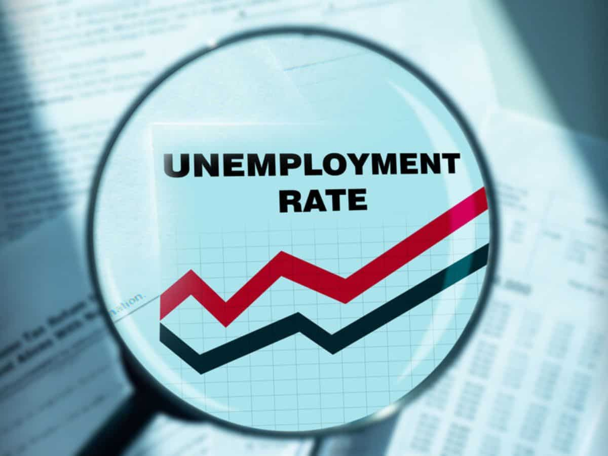 भारत में Unemployment Rate पिछले सात सालों में 6% से घटकर 3.2% पर आ गया