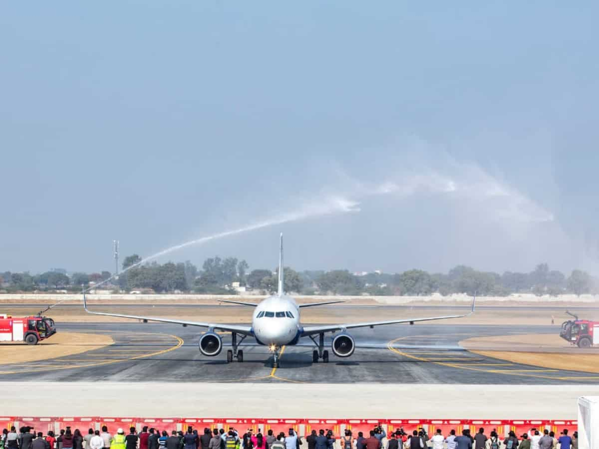 Noida Airport पर उतरा पहला विमान! इस दिन से शुरू हो जाएगी कॉमर्शियल उड़ान, नोट कर लें तारीख