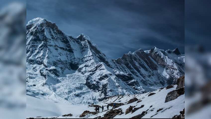 International Mountain Day 2024: दुनिया के सबसे ऊंचे पर्वत Mount Everest पर करनी है चढ़ाई तो क्‍या करना होगा?