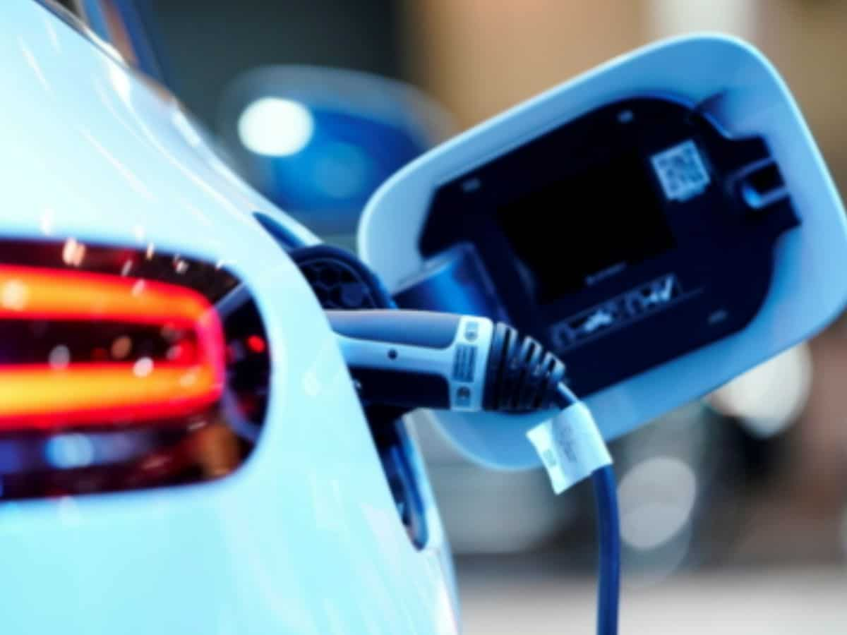 Electric Vehicles में होने वाला है मेगा इन्वेस्टमेंट, 2030 तक 3.4 लाख करोड़ रुपए के निवेश का प्लान