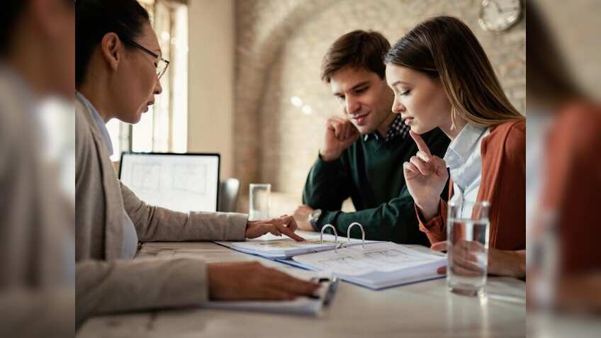 नीलामी से पहले बैंक जारी करता है नोटिस