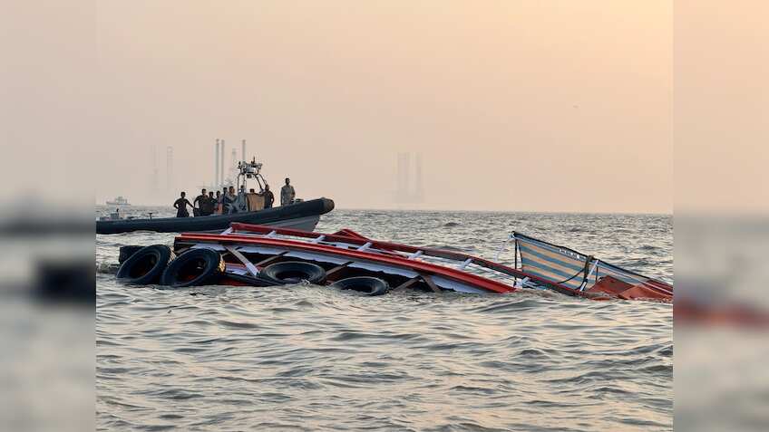 मुंबई: गेटवे ऑफ इंडिया से एलिफेंटा जा रही बोट पलटी, 12 लोगों की मौत, 100 लोगों को बचाया गया सुरक्षित